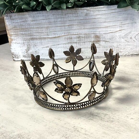 Incredible vintage metal crown, display crown main image 6